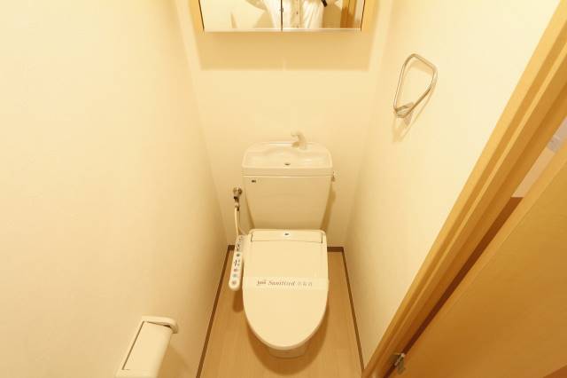 トイレ　ウォシュレット付きのトイレです。