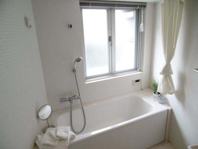 バス・シャワールーム　★追い焚き機能付き★