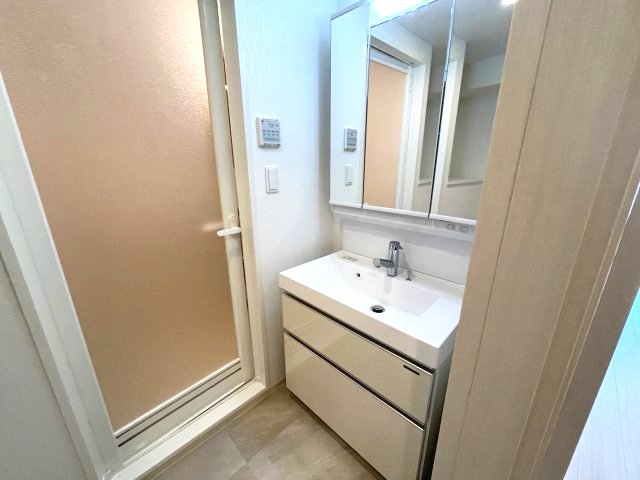 洗面設備　(参考)同マンション同間取り他部屋の写真