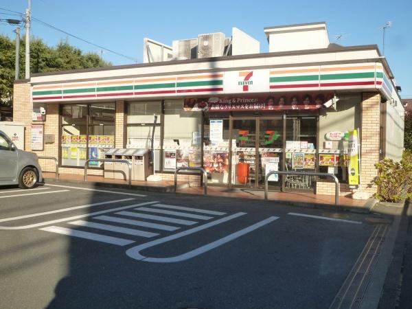 コンビニ　セブンイレブン狛江猪方3丁目店（コンビニ）まで216m