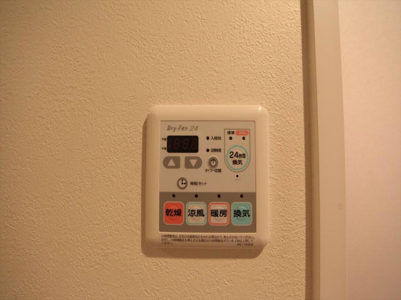 その他設備　浴室暖房乾燥機能付　24時間換気機能