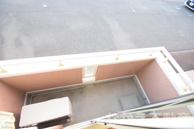 バルコニー　バルコニーからの眺めを楽しみながら食事をしませんか