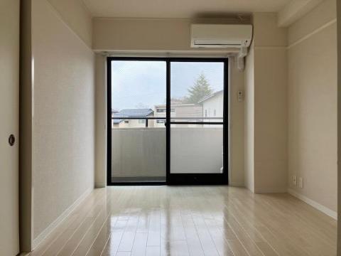 居室・リビング　室内