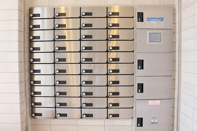 ロビー　宅配ボックス