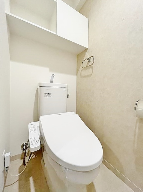 トイレ　温水洗浄便座