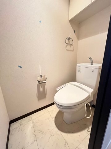 トイレ　別号室画像。ご参考下さい