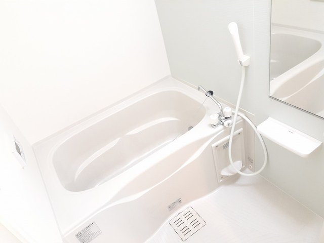 バス・シャワールーム　コンパクトで使いやすいお風呂です