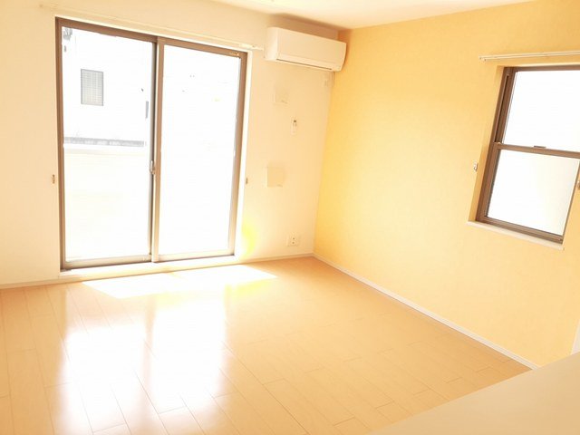 居室・リビング　こちらの居間で趣味の時間をお楽しみください