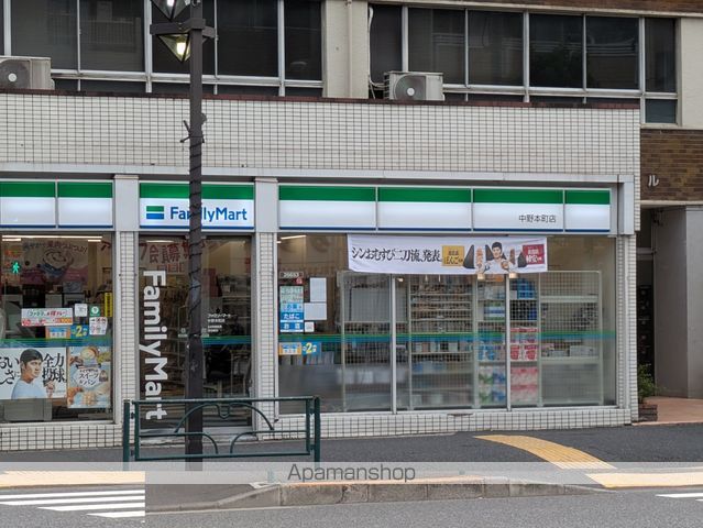 コンビニ　ファミリーマート（コンビニ）まで86m