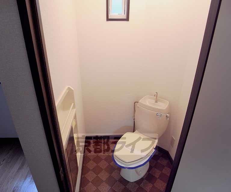 トイレ　窓が付いてるトイレです！