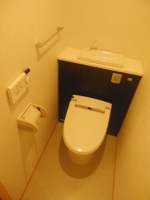 トイレ　★タンクレスなオシャレトイレ★