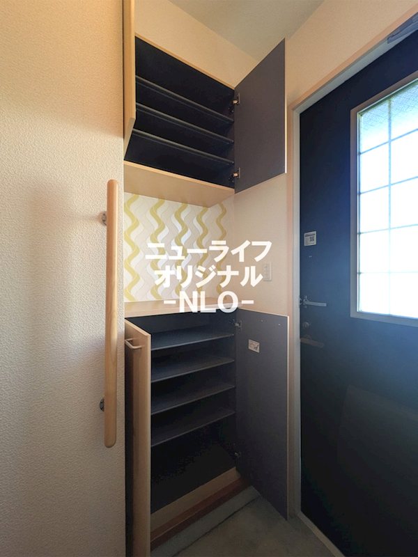 その他設備　上下に分かれた使い勝手の良いシューズボックス☆