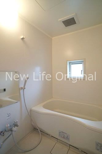 バス・シャワールーム　追い焚き機能付きの浴室です☆