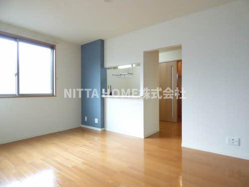 居室・リビング　カウンターキッチン付きの１０．８帖のリビング★