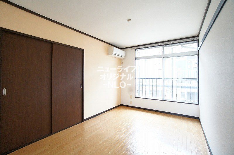 居室・リビング　夏・冬を快適に過ごせるエアコン付き☆