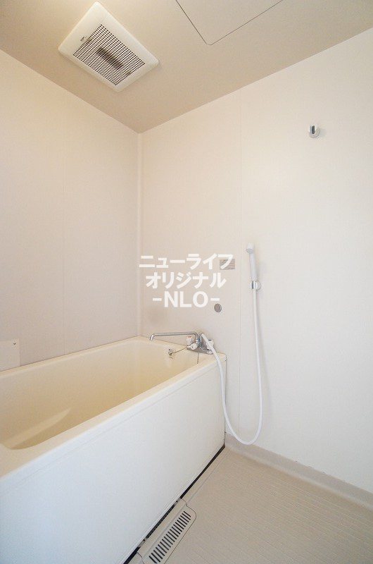 バス・シャワールーム　バスタブに浸かって一日の疲れをゆっくり癒す事ができます☆