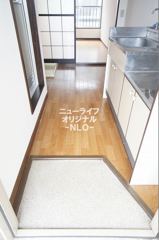 玄関　段差が小さく間口も広めです☆