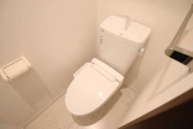 トイレ　※別室の参考写真の為、現況優先です。