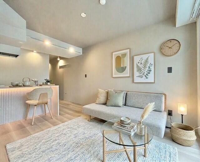 居室・リビング　こちらのリビングで趣味の時間をお楽しみください