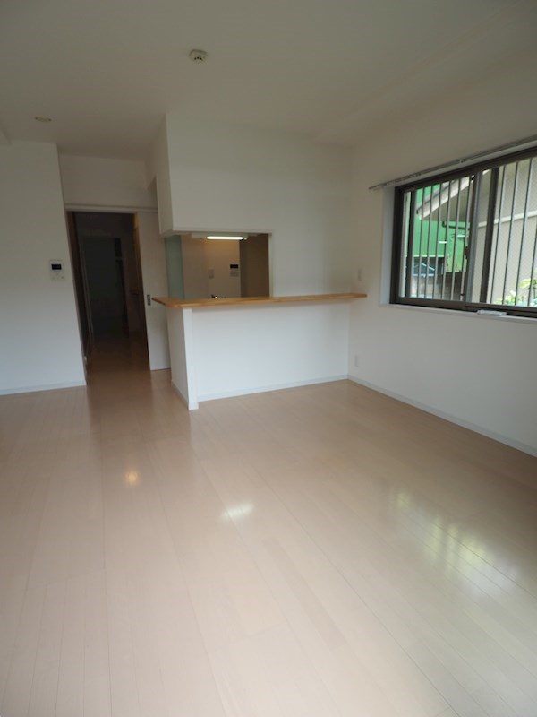 居室・リビング　明るく開放感のあるリビング空間。