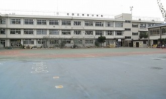 小学校　岩淵小学校（小学校）まで613m