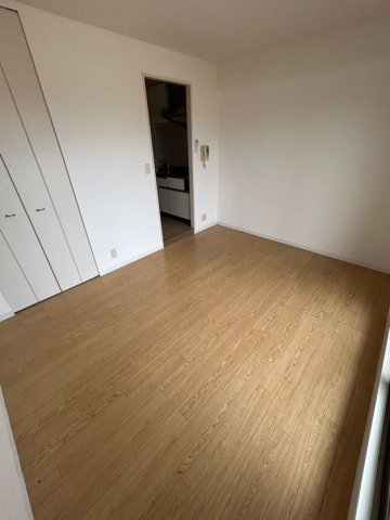 居室・リビング　開放的な寝室です