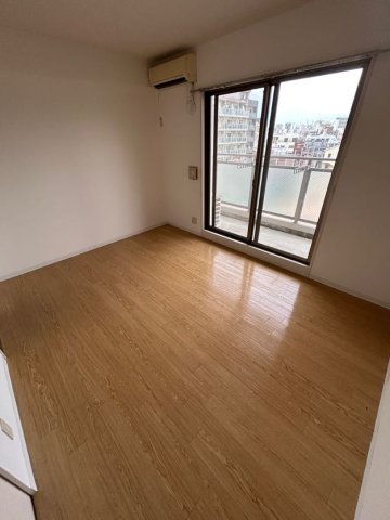 その他部屋・スペース　開放的な寝室です