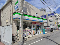 コンビニ　ファミリーマート 南新宿駅前店（コンビニ）まで371m