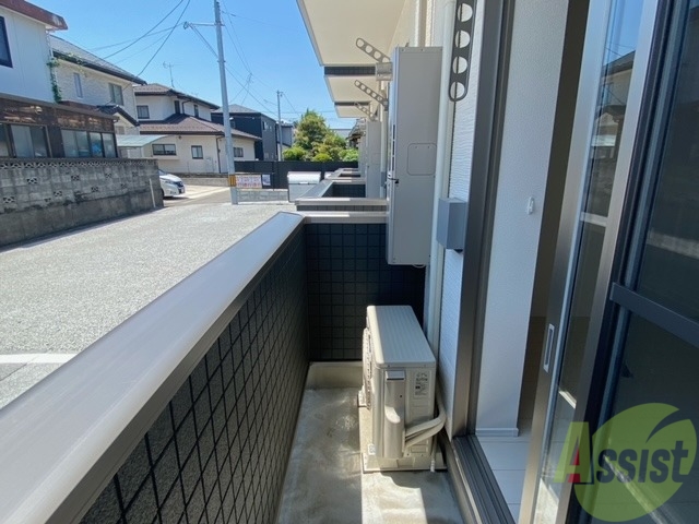 バルコニー　バルコニーは陽当りよく、お洗濯もはかどりそうですね