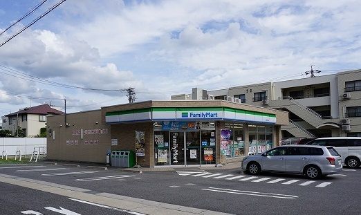 コンビニ　ファミリーマート（コンビニ）まで30m