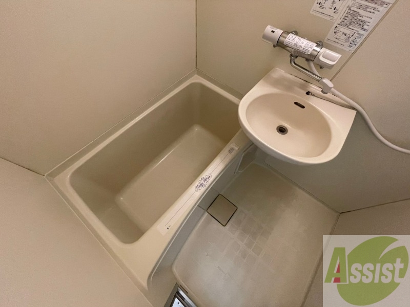 バス・シャワールーム　お風呂です。一日の疲れを癒すのに欠かせませんね！