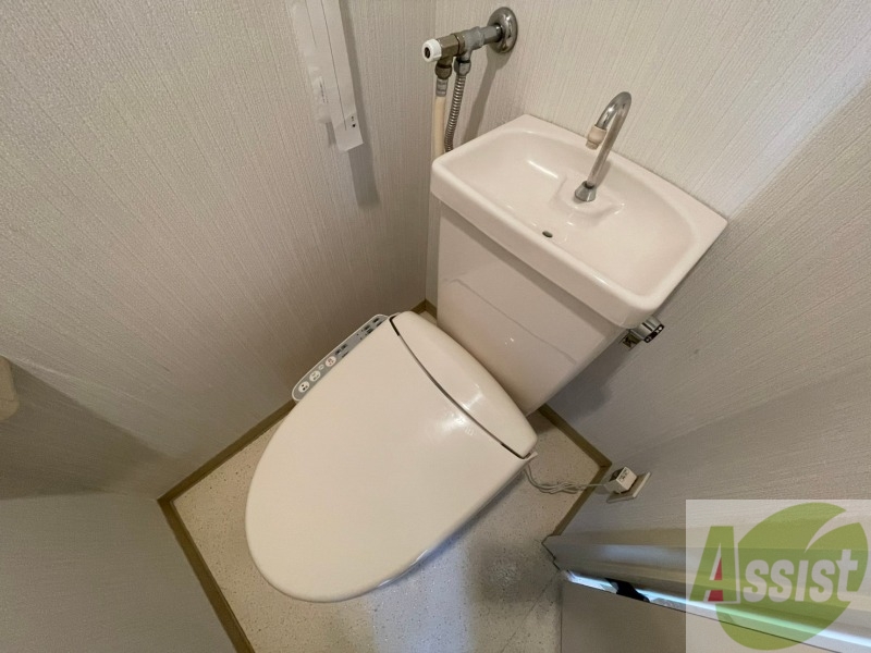 トイレ　トイレです。うれしいウォシュレット付きです！