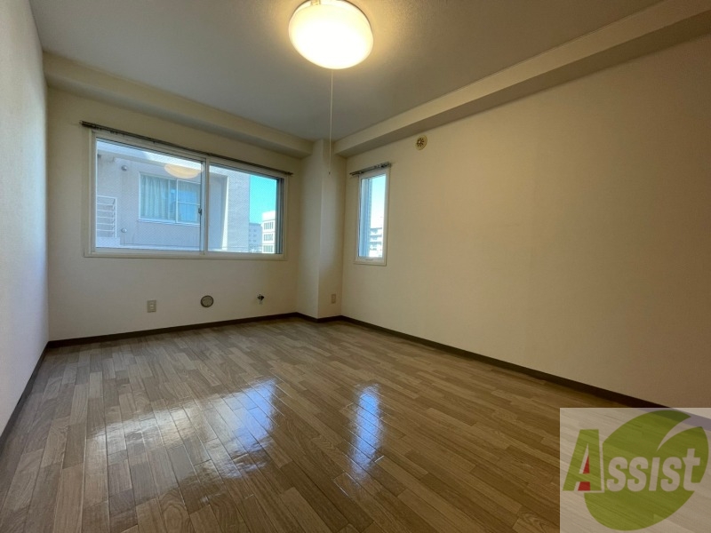 その他部屋・スペース　寝室です。７畳あるのでタンスなども置けそうです。