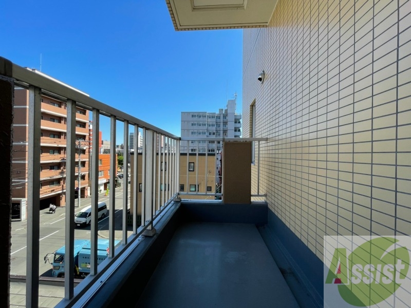 バルコニー　バルコニーです。洗濯物を干したり一息ついたりできます。