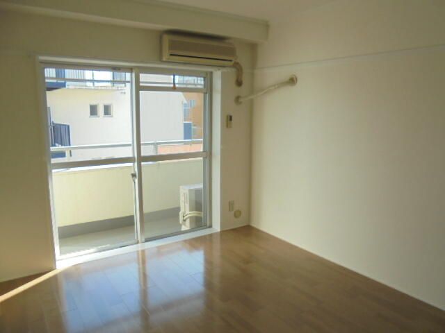 居室・リビング　☆明るい居間☆