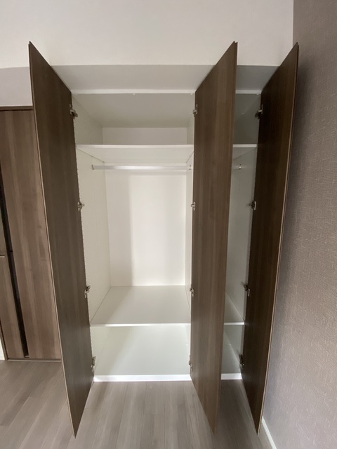 収納　ハンガーラック付きでコートも楽々かけれますよ。