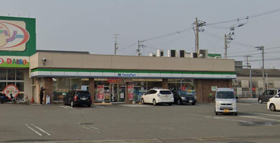 コンビニ　ファミリーマート新居浜川東店（コンビニ）まで1200m
