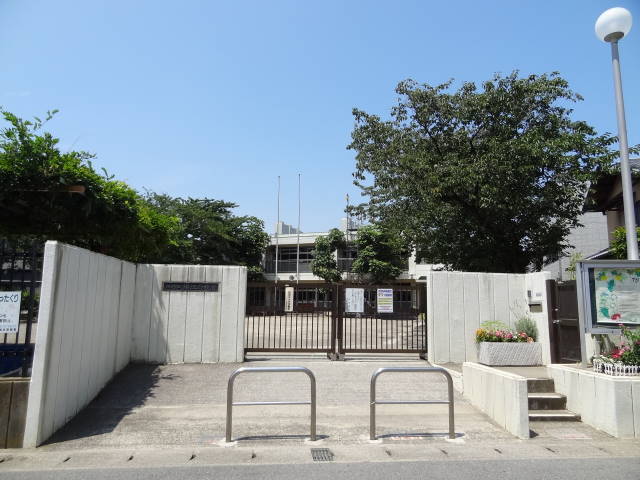 幼稚園・保育園　市立堀江認定こども園（幼稚園・保育園）まで493m