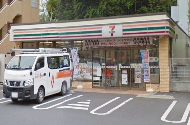 コンビニ　セブンイレブン横浜戸塚町中央店（コンビニ）まで407m