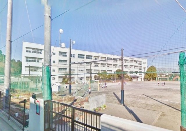 小学校　横浜市立南戸塚小学校（小学校）まで998m