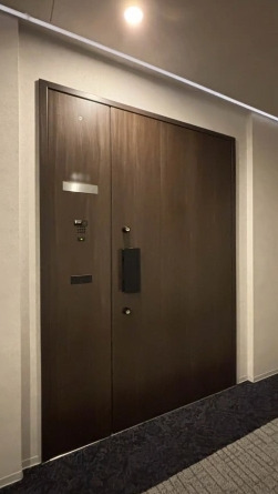 玄関　※別部屋の参考写真です。