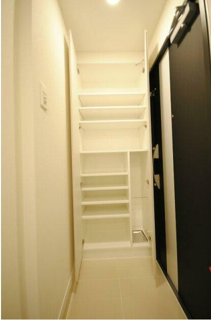 玄関　プレミアムキューブ関内