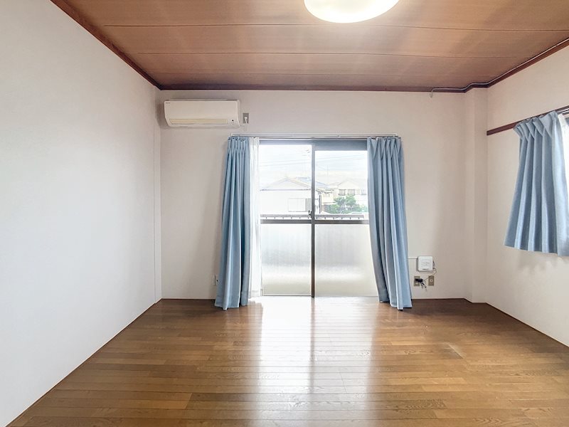 居室・リビング　2面採光