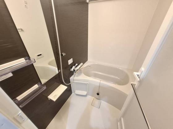 バス・シャワールーム　※別部屋の写真です