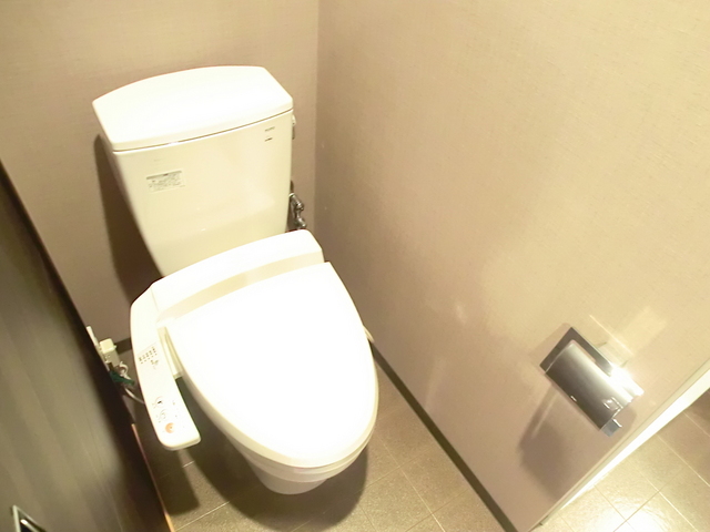 トイレ　ウォシュレット付きです