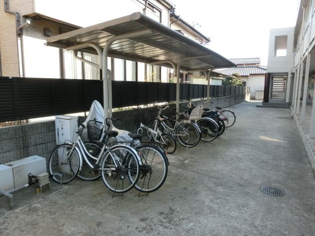 その他共有部分　屋根付の駐輪場です。