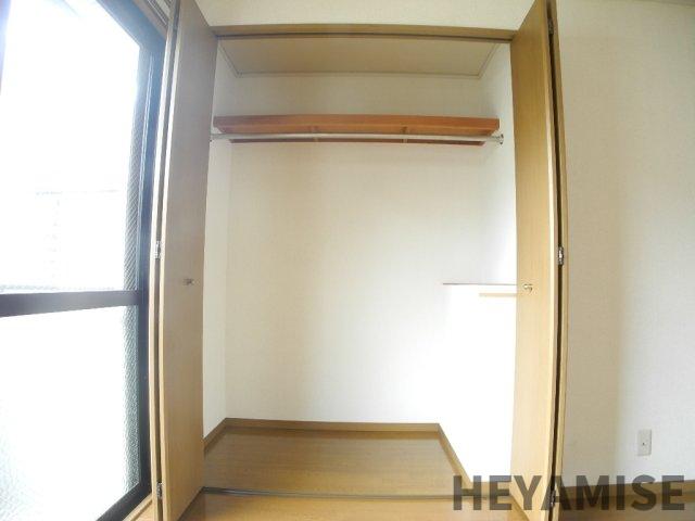 収納　同物件別号室の写真となります。