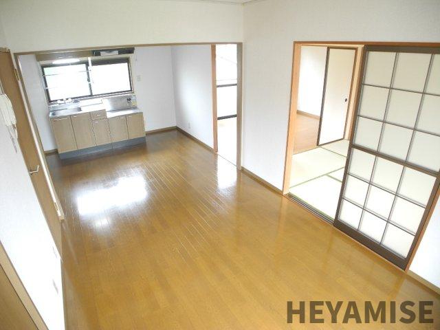 居室・リビング　同物件別号室の写真となります。