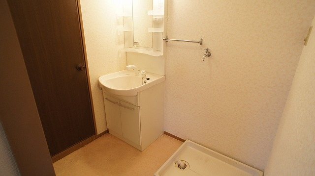 洗面設備　別号室・参考写真（実際のお部屋とは異なります）