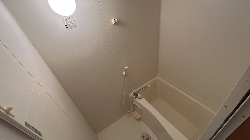バス・シャワールーム　浴室乾燥付きで雨の日でも乾きます。